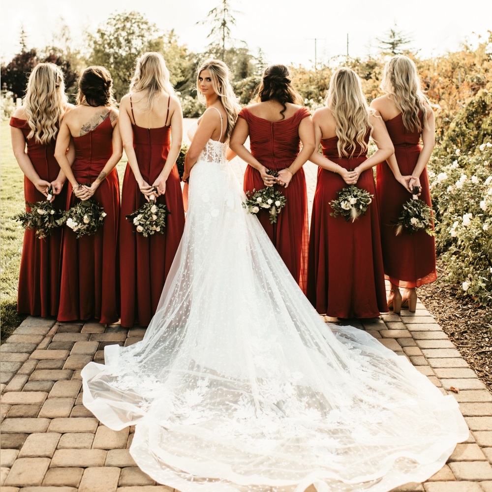 Elegant White Lace Wedding Dress